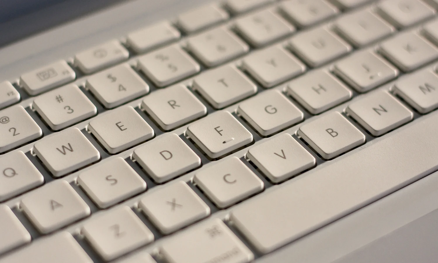10 steps to a clean and tidy desk